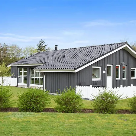 Jannic - 300m To The Fjord By Interhome